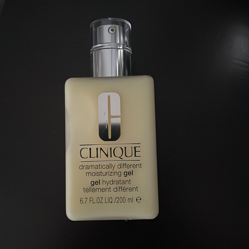 New unopened Clinique Dramatically moisturizing gel 6.7 oz